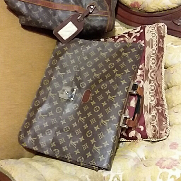 Small tote , exta Large duffle, flipe case. - Picture 3 of 8